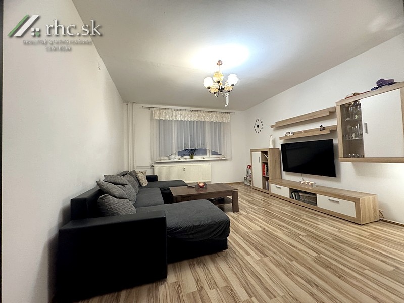 3 IZBÁK V CENTRE S PRESKLENÝM BALKÓNOM - HRNČ., STROPKOV - 2