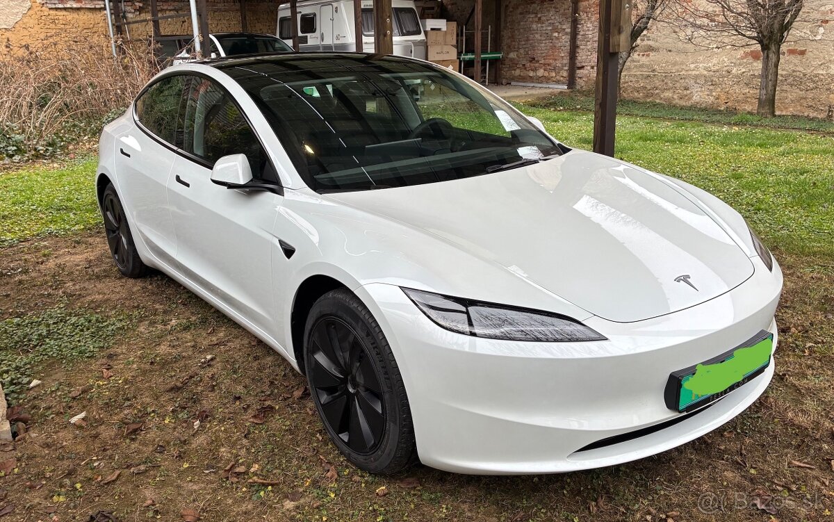 NOVÝ Tesla Model 3 RWD - 2
