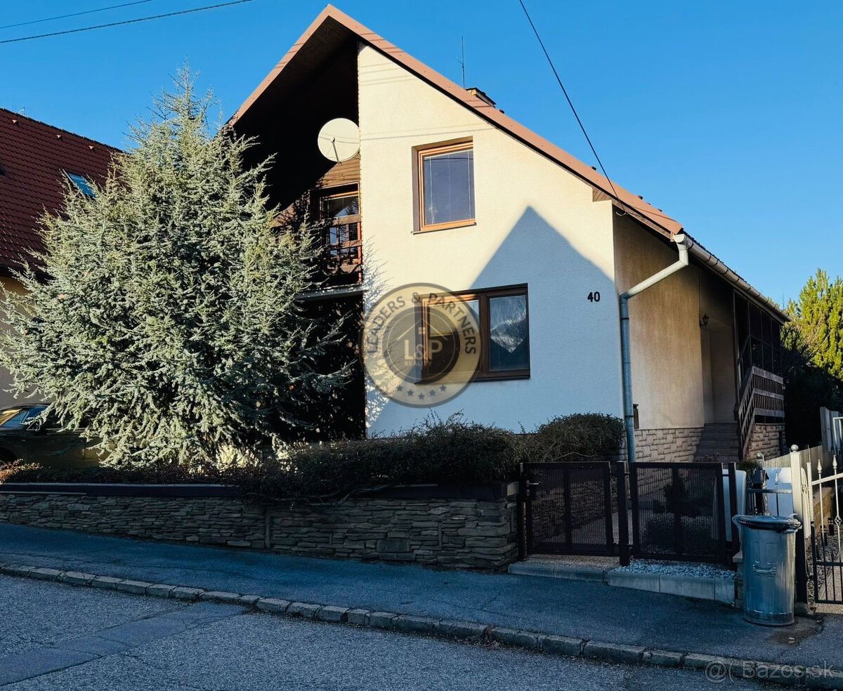 NA PREDAJ - Priestranný 6 izbový dom s garážou v Sabinove - 2