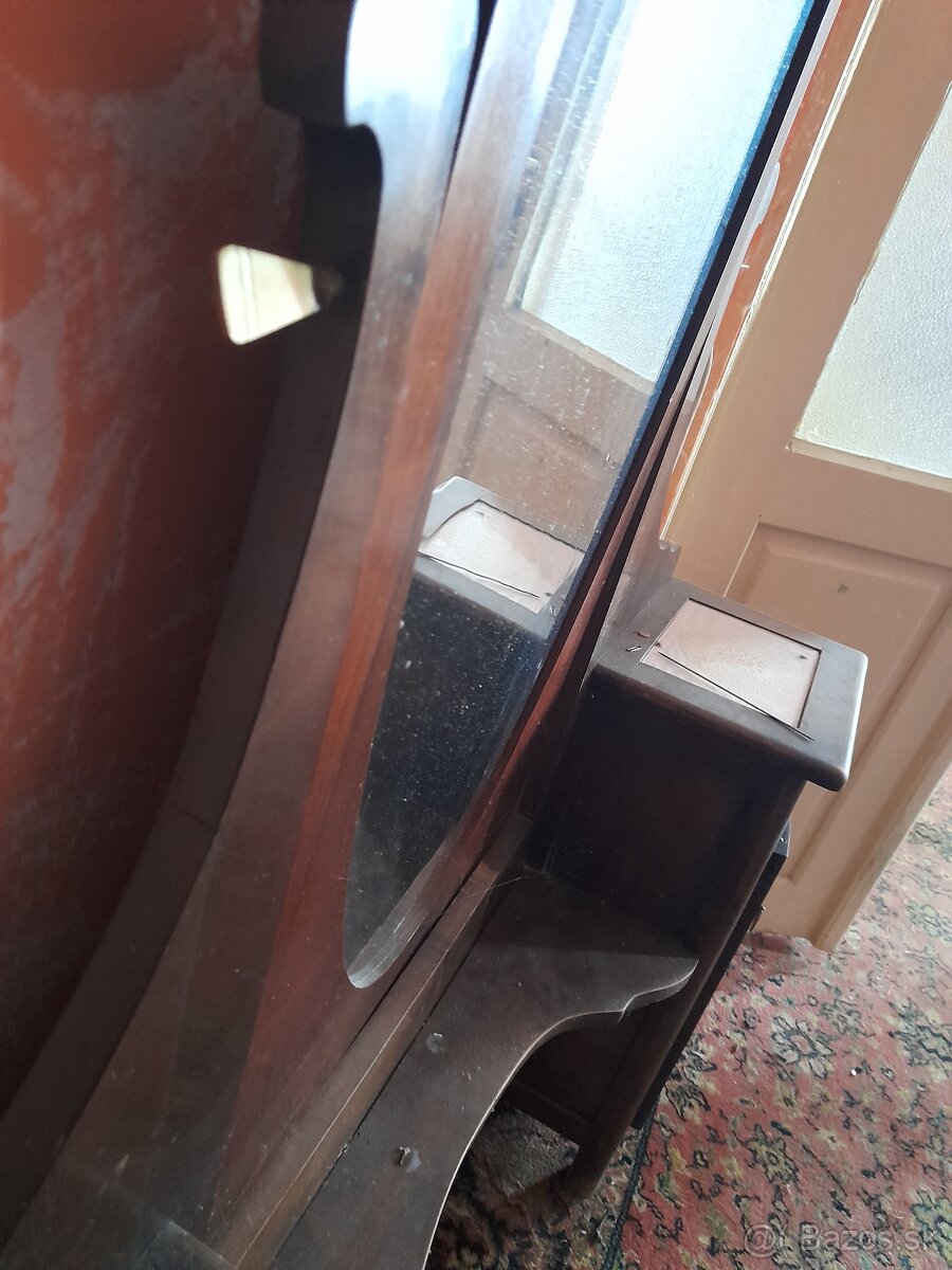 Starozitny toaletny stolik - 2