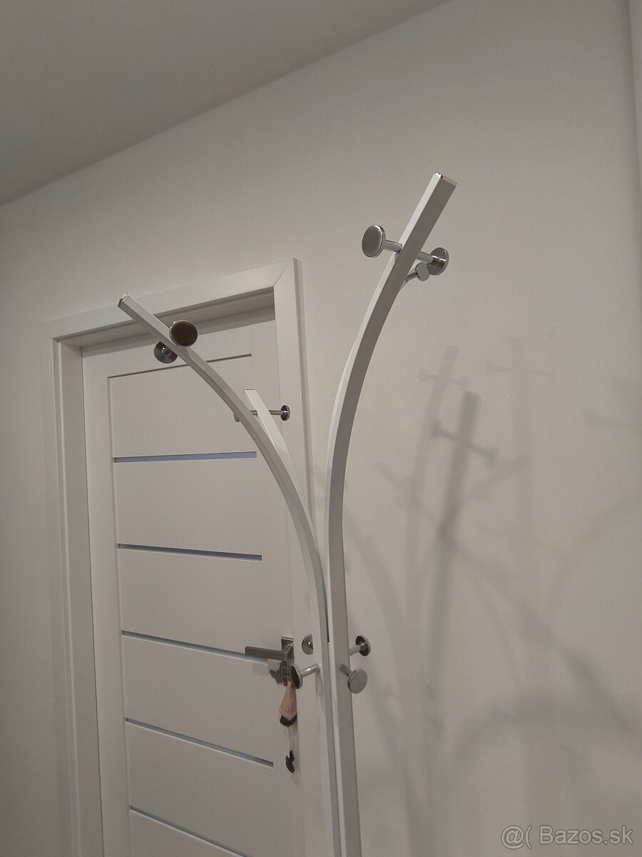 Stojanový vešiak - 2