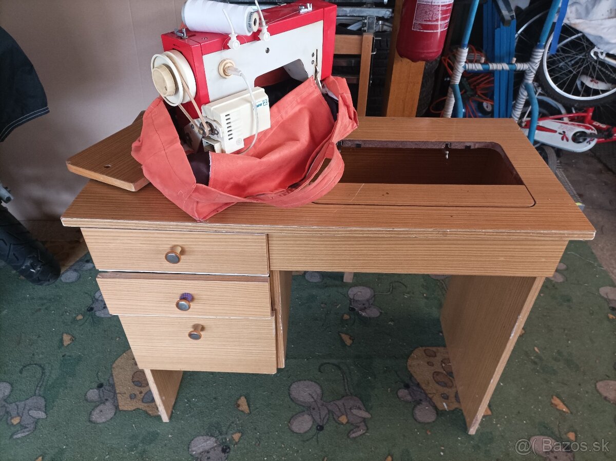 Predam šijaci stroj Veritas - 2