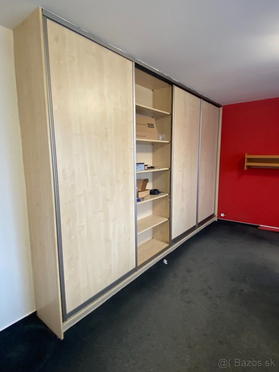 Vstavaná skriňa - 2