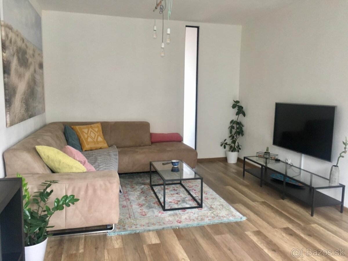 Priestranný 2-izbový byt v Políku - 2