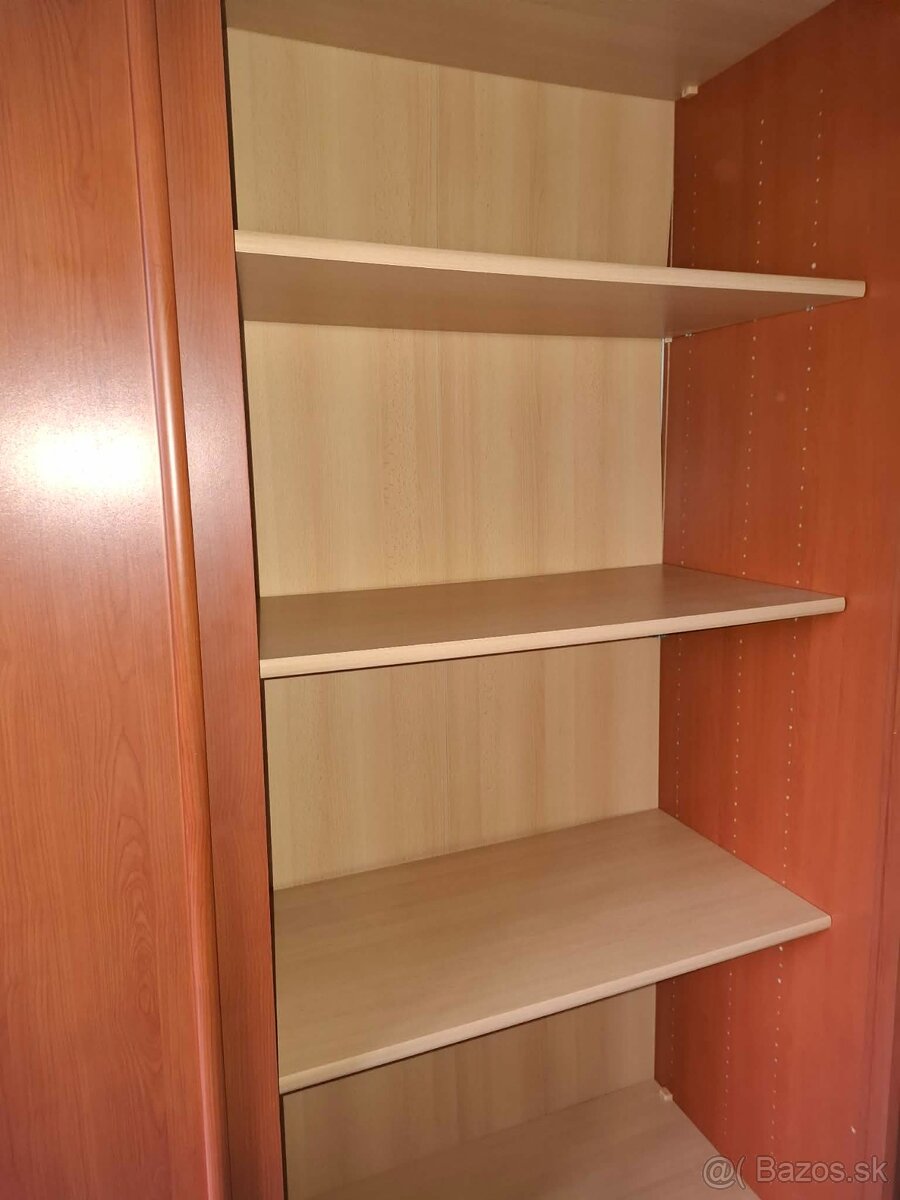 Šatníková skriňa - 2