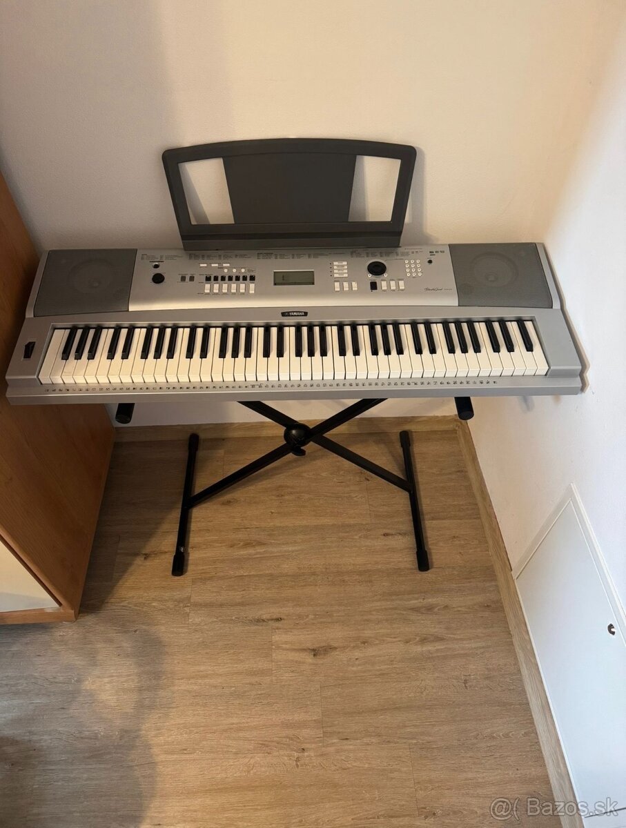 YAMAHA DGX 230 - 2
