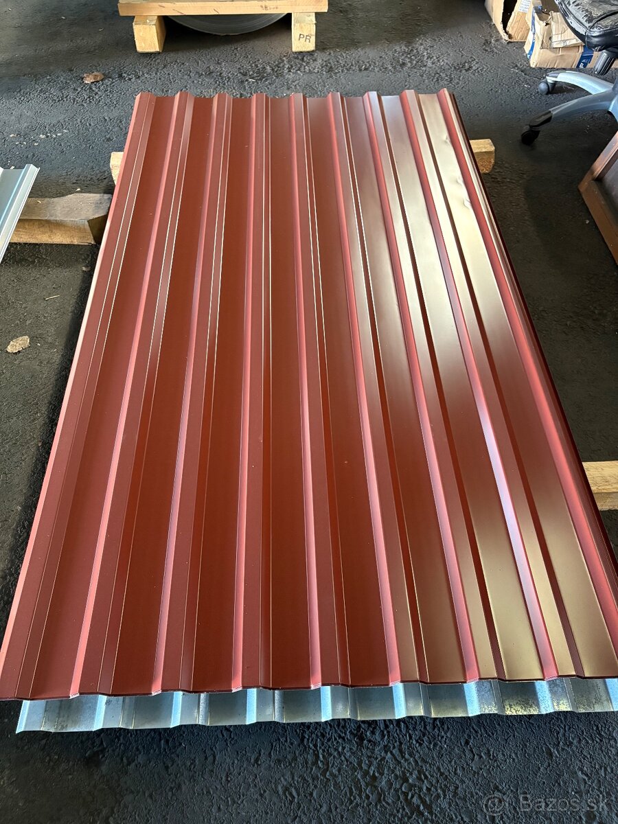 Trapézový Polakovaný plech T-18, 0,40/1072 RAL8012 - 2