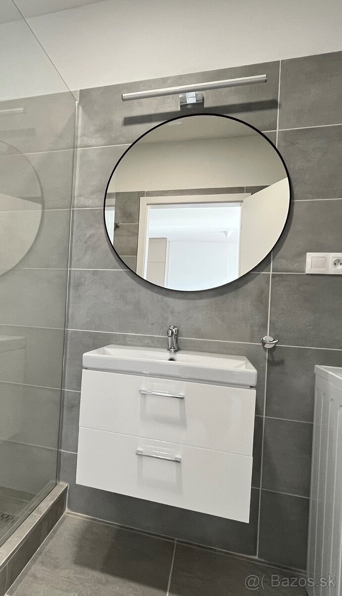 Kúpeľňová skrinka s umývadlom a batériou - 2