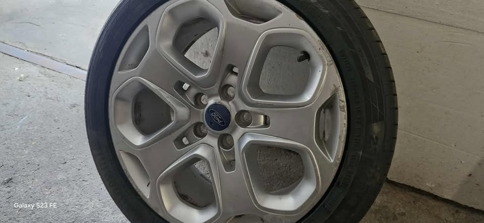 Predám 1ks alu. disky Ford 5x108 R18 ,pneu 235/45 R18 - 2