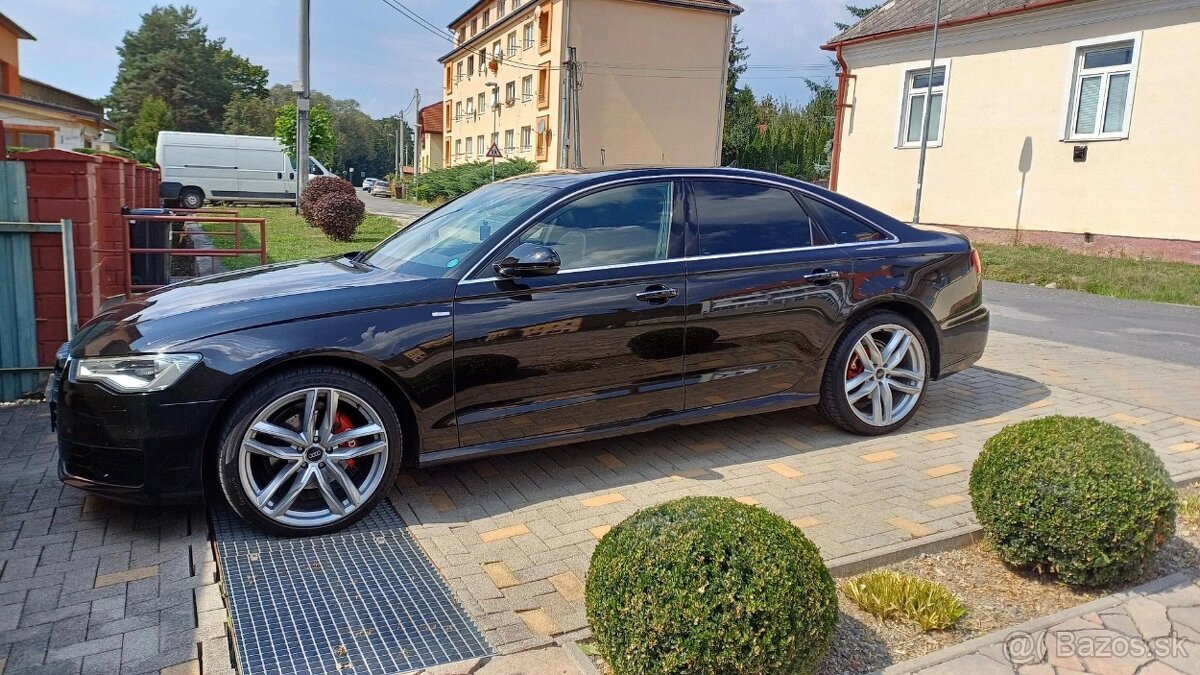 AUDI ELEKTRÓNY R20 - 2