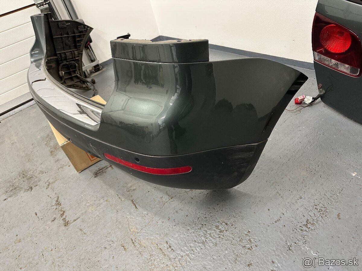 VW Touareg zadná část - 2