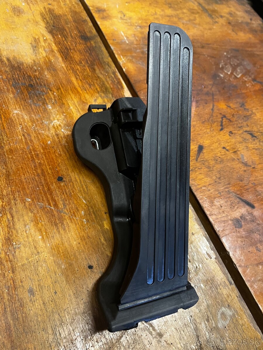 Plynový pedál Octavia 2 1.9TDI 77kw - 2