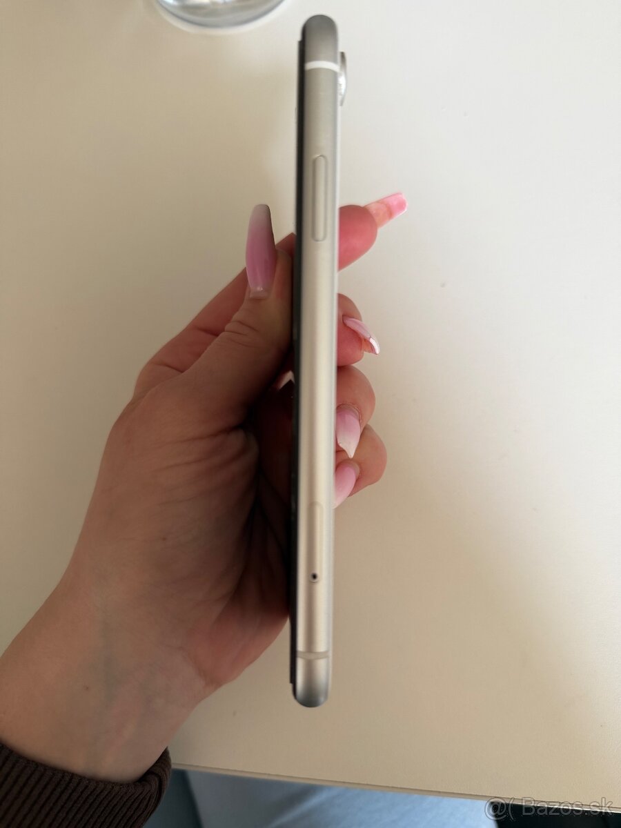 iphone XR 64 GB Biely - 2