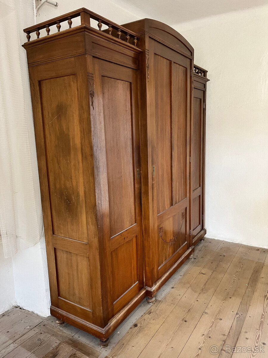 Starožitná skriňa - 2