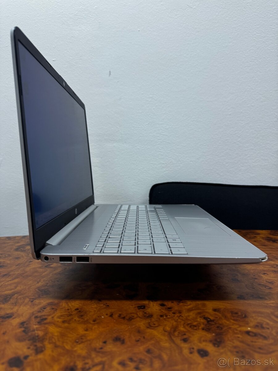 Predám notebook HP 15s - 2