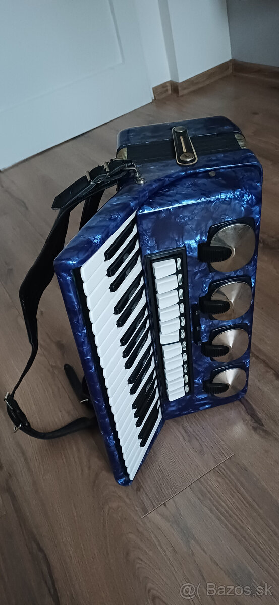 Predám akordeón Delícia Carmen IV - 2