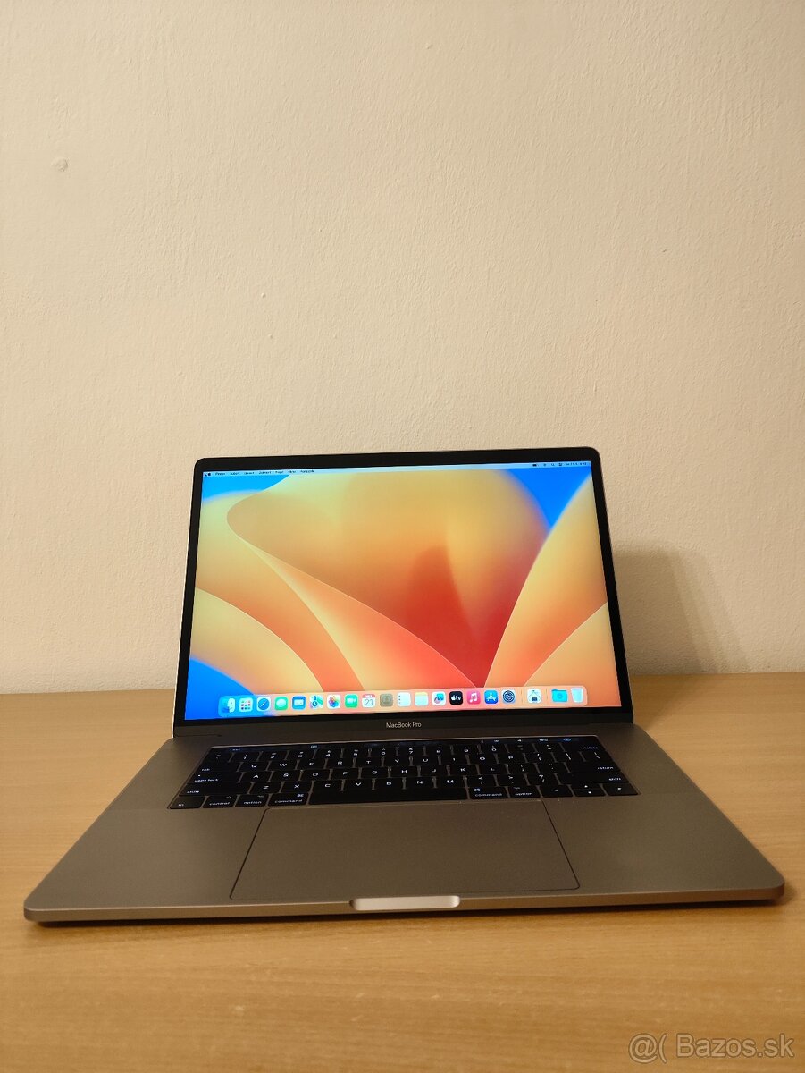 MacBook Pro 15 2017 | i7 • 16GB • 256GB SSD - 2