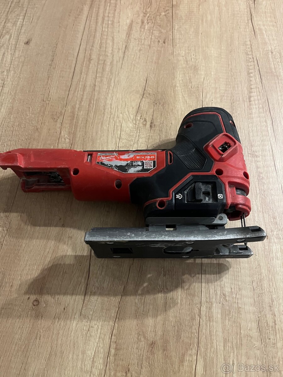 Priamočiará píla milwaukee - 2