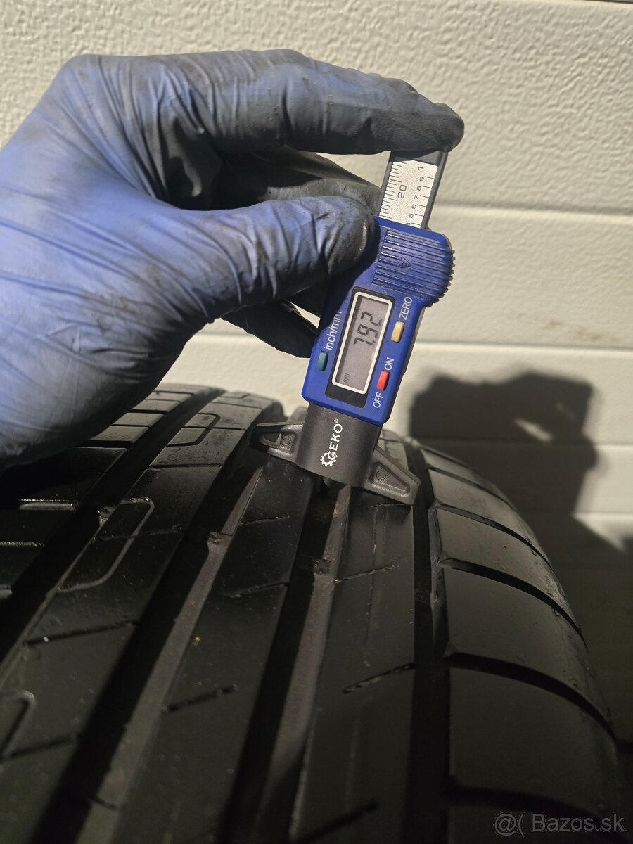 Zánovné Letné Pneu GoodYear Efficient Grip 215/55 R17 - 2