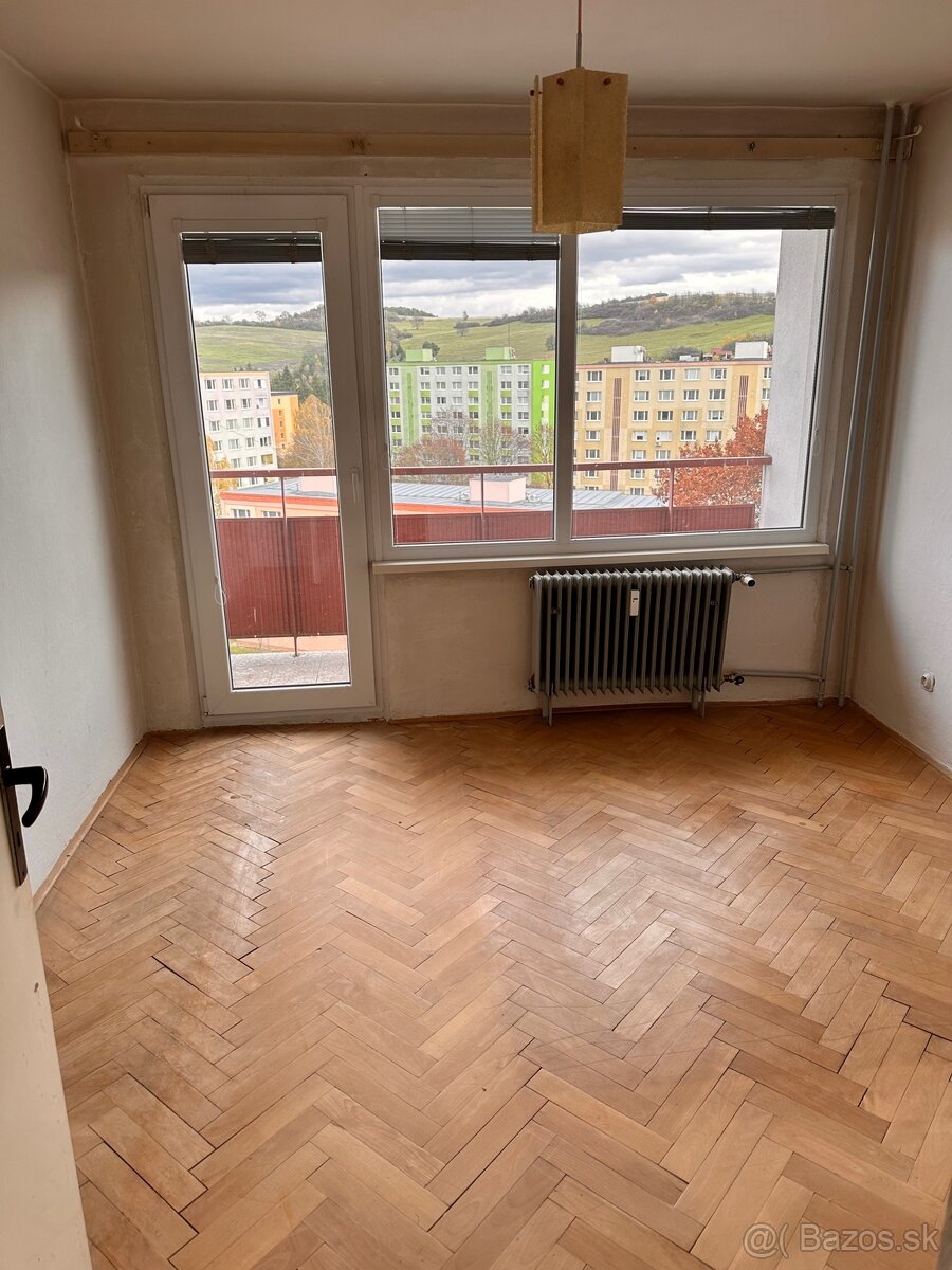 Predám v Detve 3 izbový byt zo 4 lodžiami - 2