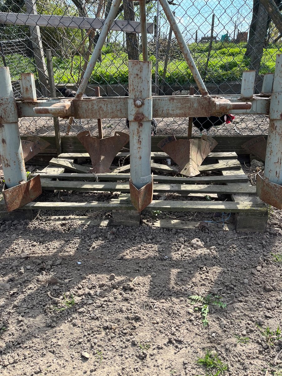 Predám riadkovač zemiakov a sadzač zemiakov - 2