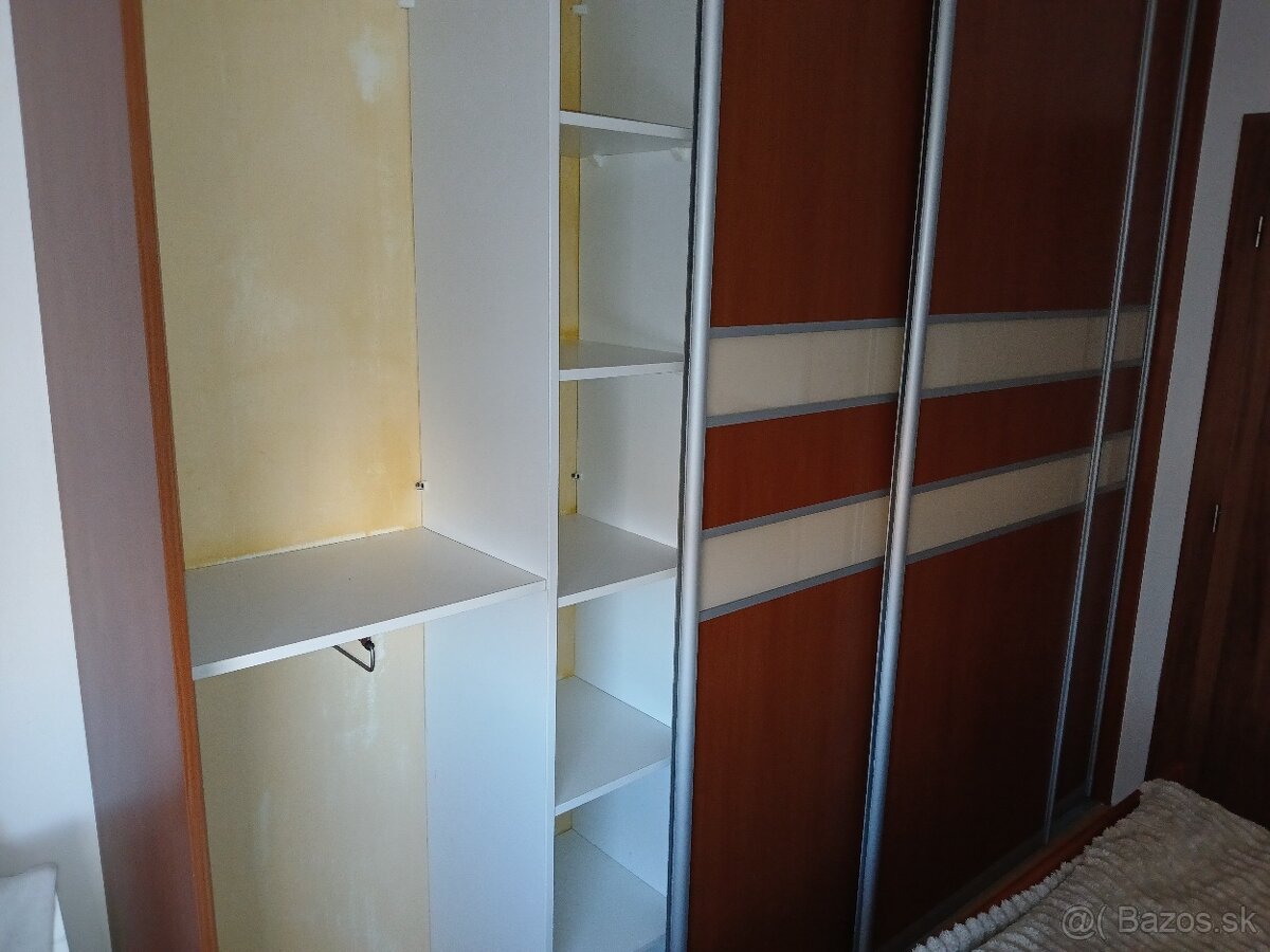 Vstavaná skriňa - 2