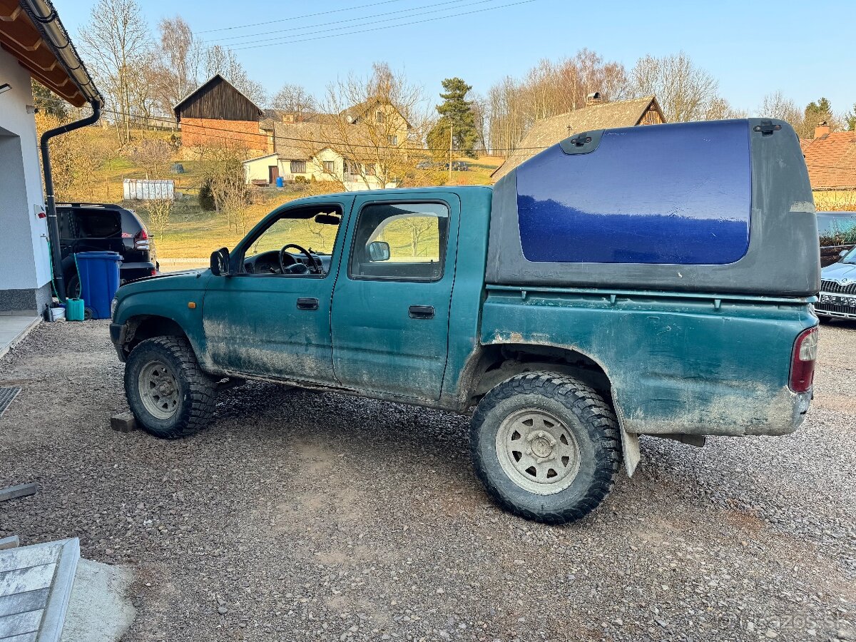 Toyota hilux 2.4td 66 kw - 2