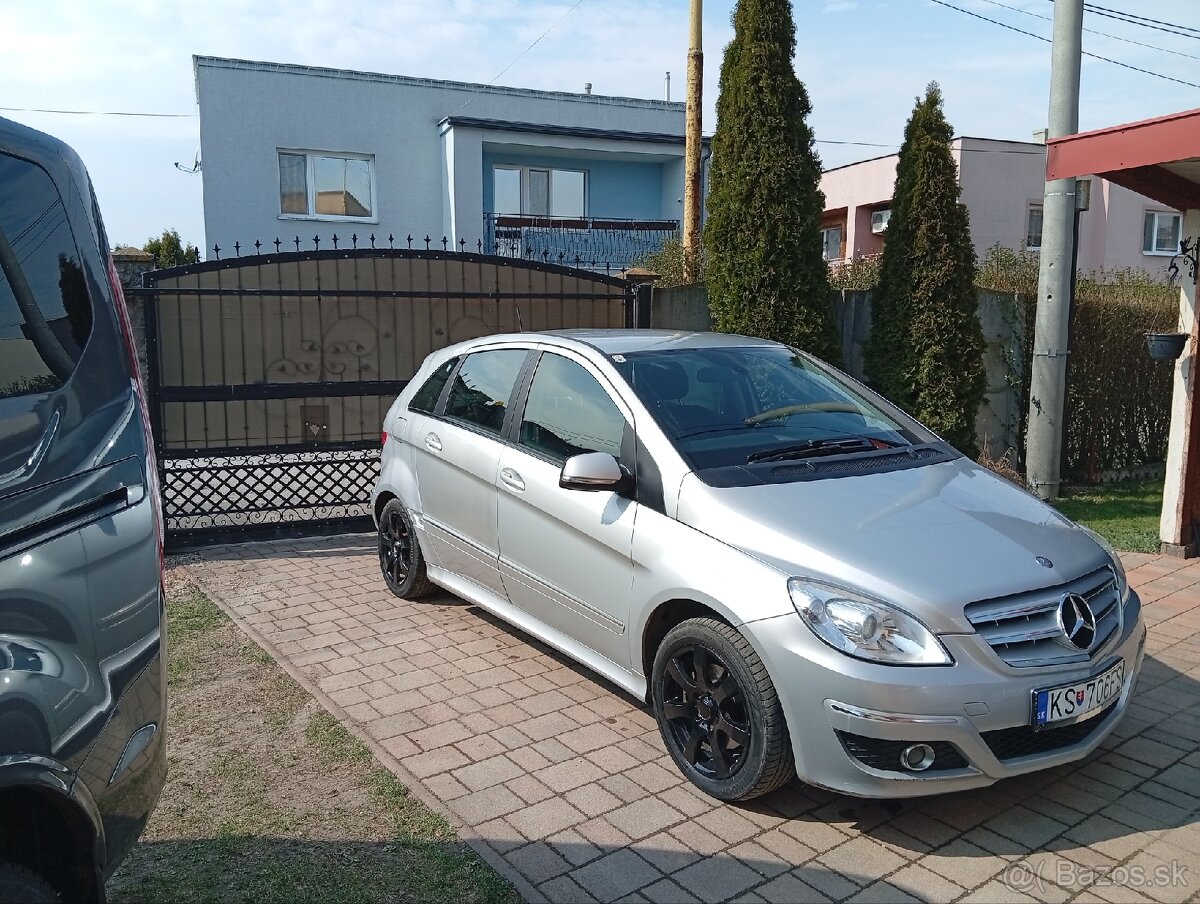 Mercedes Benz B - 2