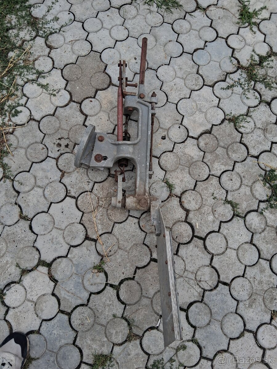 Vrhac asfaltových holubov - 2