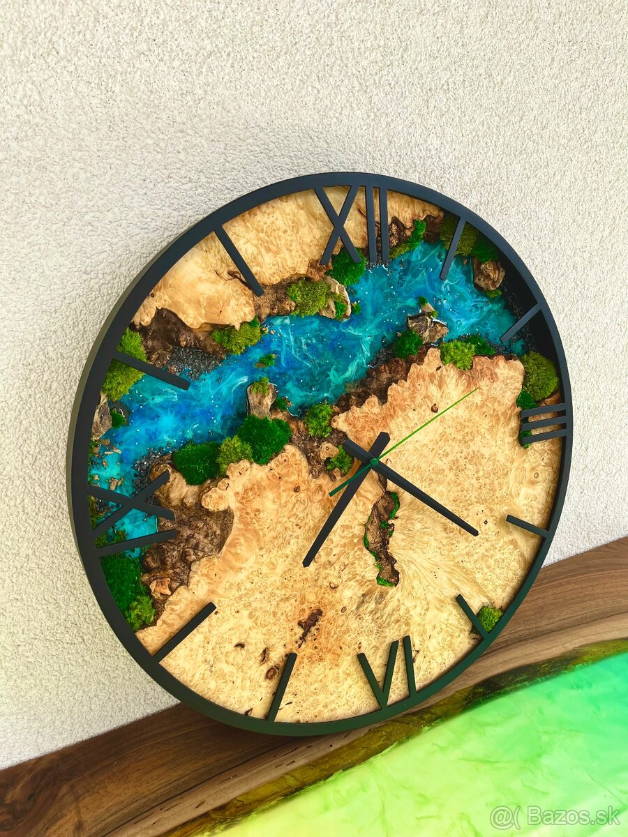 Machové hodiny 50cm , drevené hodiny s machom a epoxidom - 2
