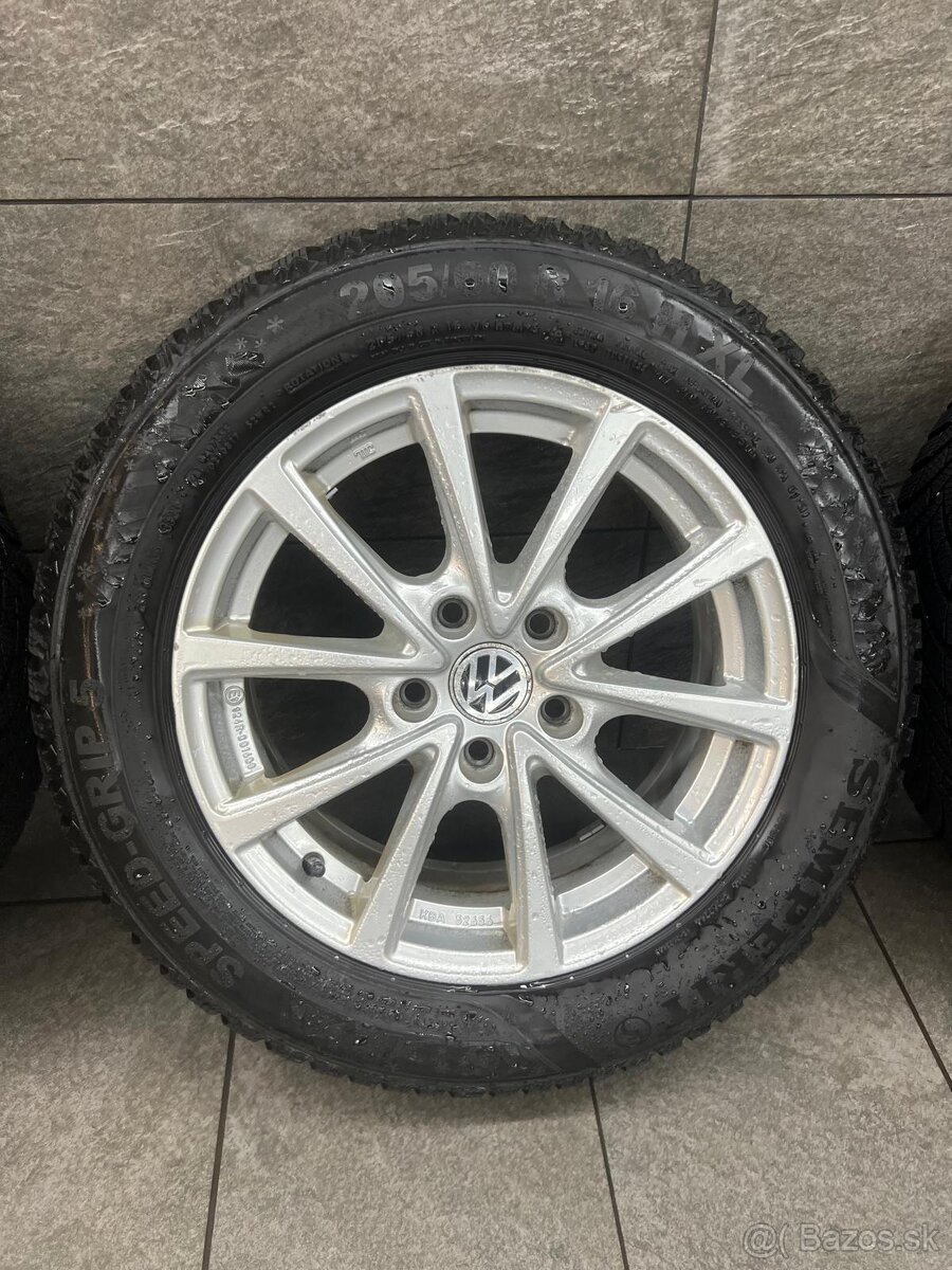 Predam 205/60 R16 zimnu sadu s gumami - 2