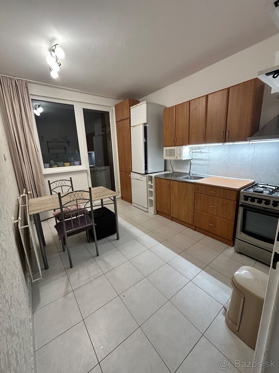 Prenájom 3-izbového bytu – Rozkvet, blok K, PB - 2