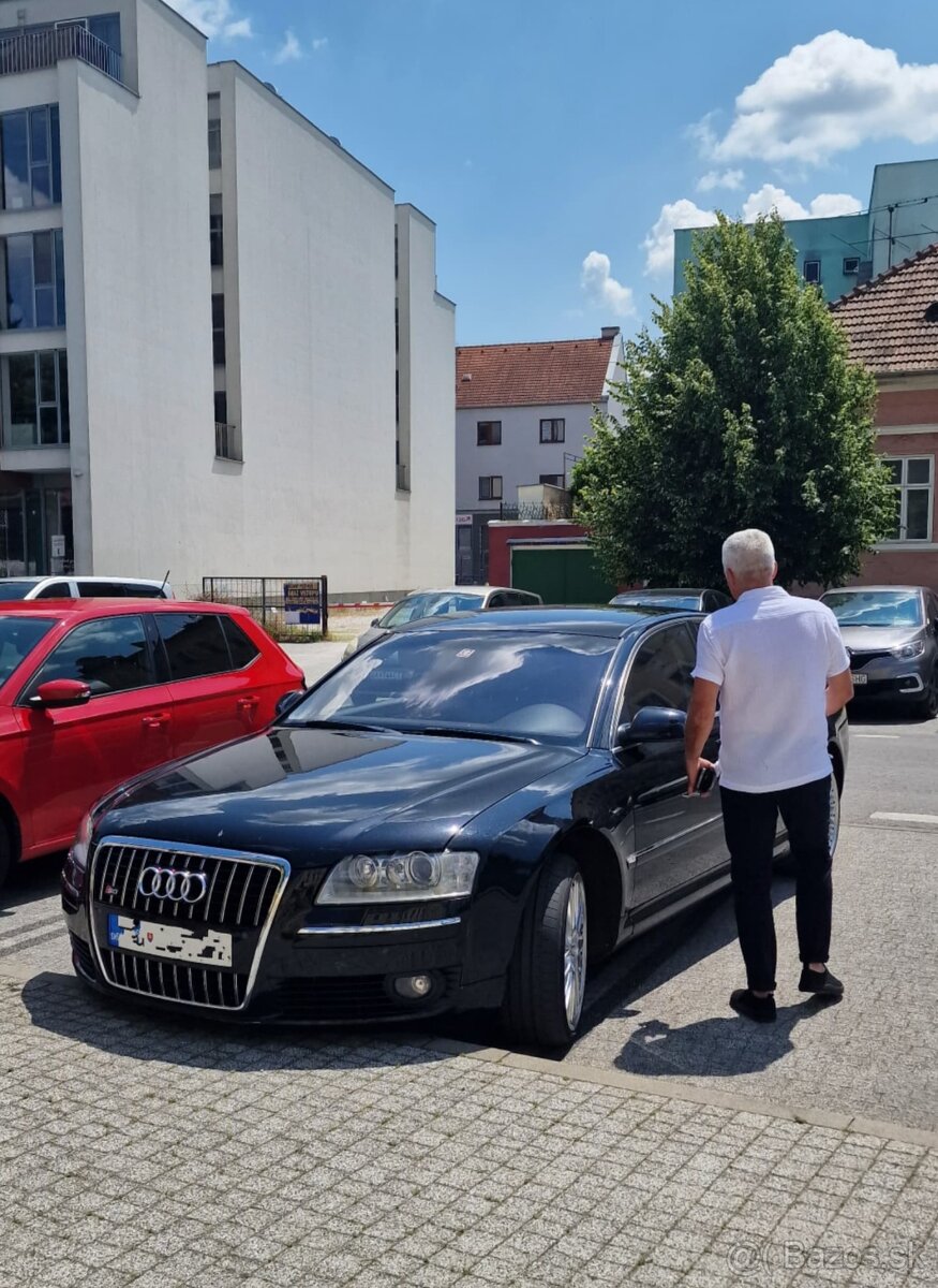 Audi S8 - 2