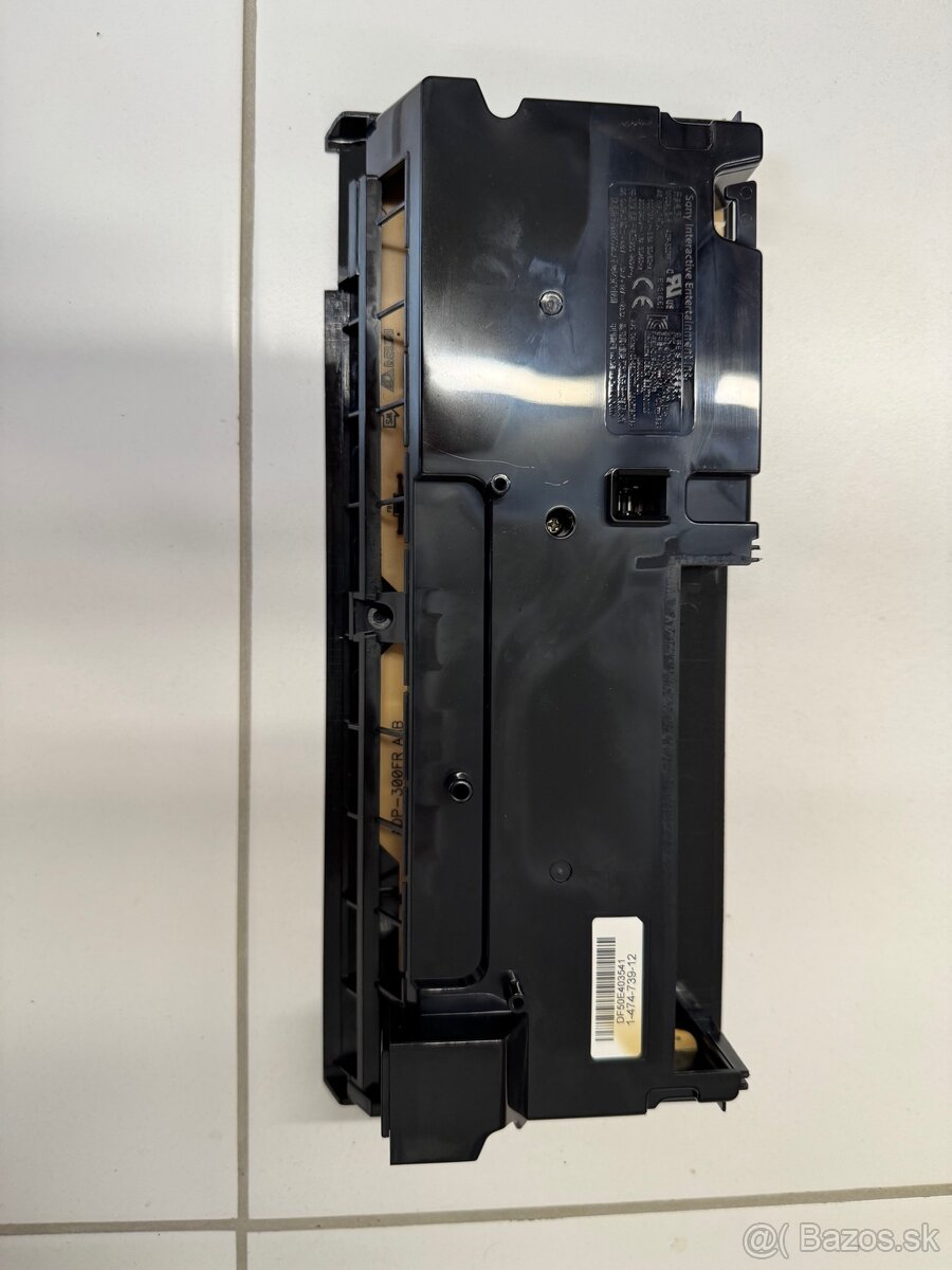 Predám Sony Playstation 4 Pro - Zdroj - ADP-300FR - 2