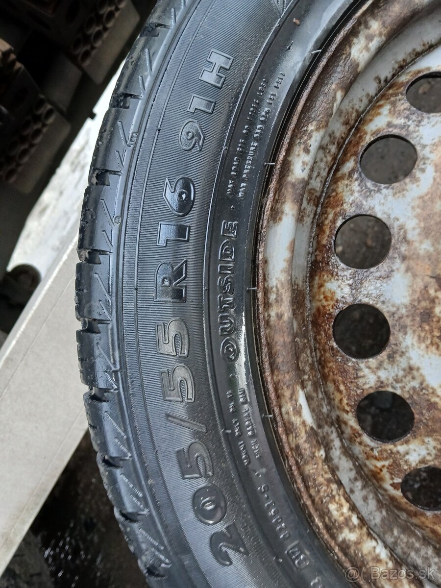 Plechace a Nokian pneu205/55/16 - 2