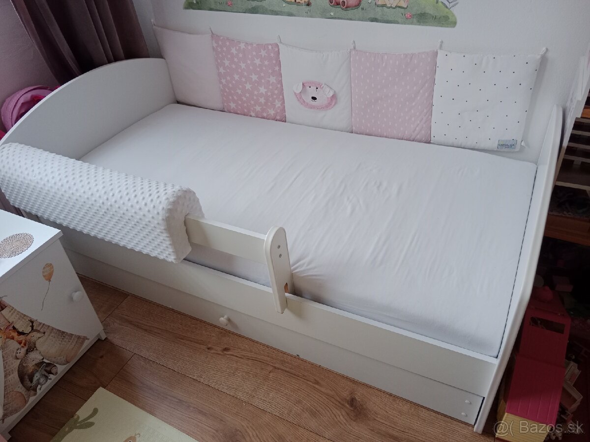 Zástena na stenu pri posteli - 2