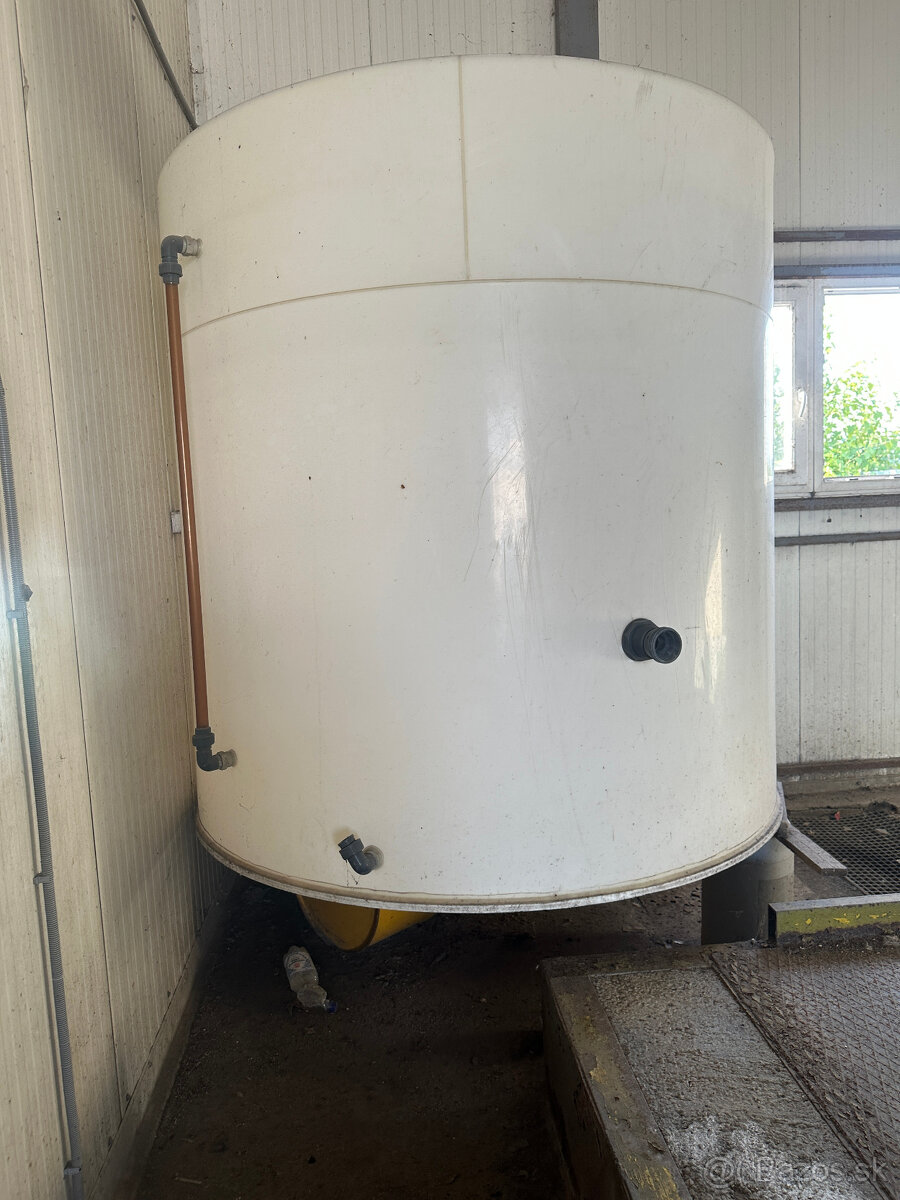 Predám 6000l plastovú nádrž - 2