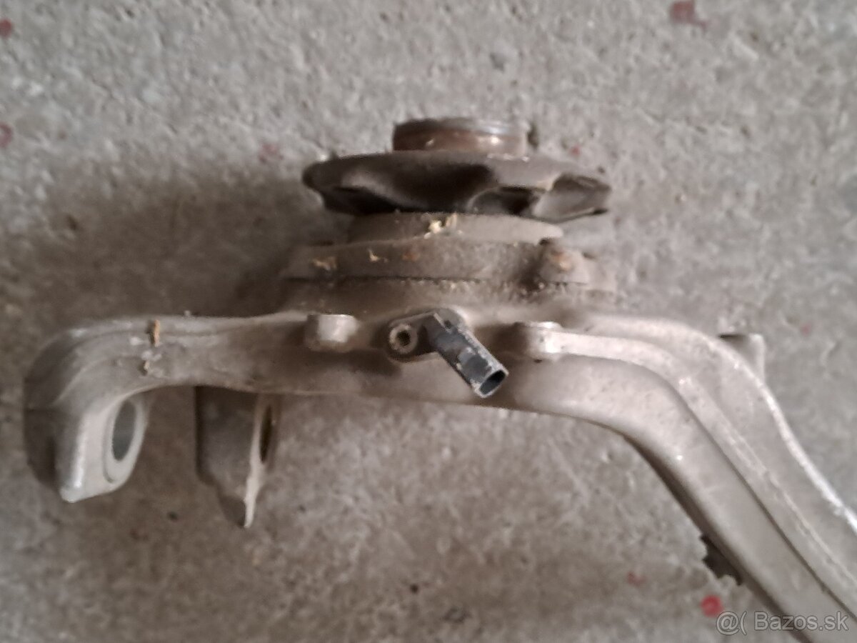 otoč pravý predok pravá predná AUDI A8 D3 - 2