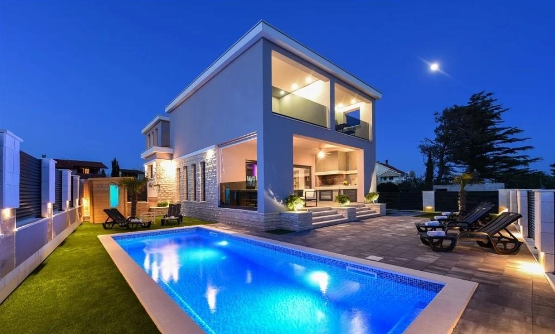 Chorvátsko luxusná vila s vyhrievaným bazénom 100 m od mora. - 2