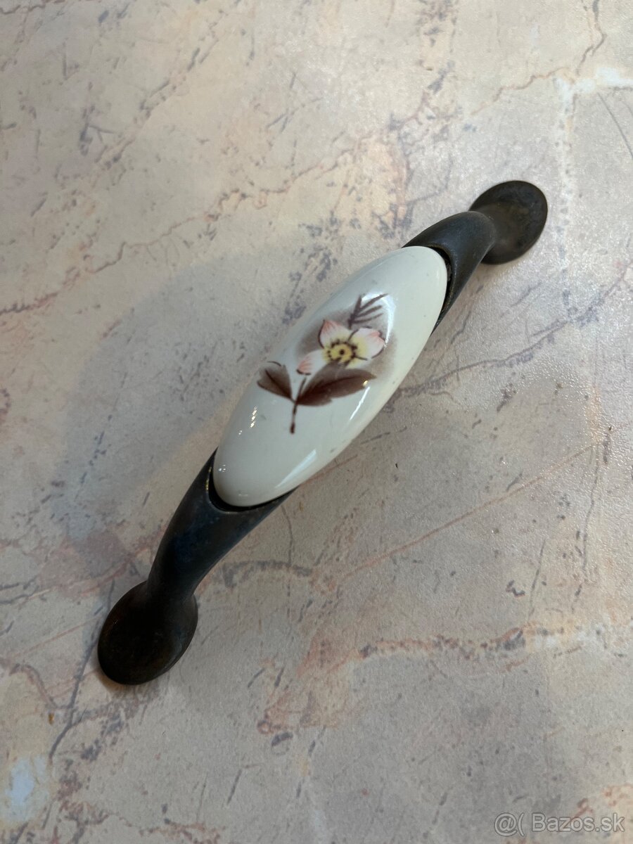 Úchytky na nábytok - 2