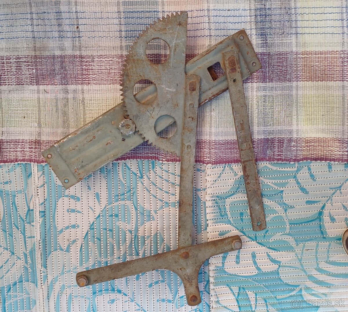 MECHANIZMUS NA SPÚŠŤANIE OKIEN ŠKODA - 2