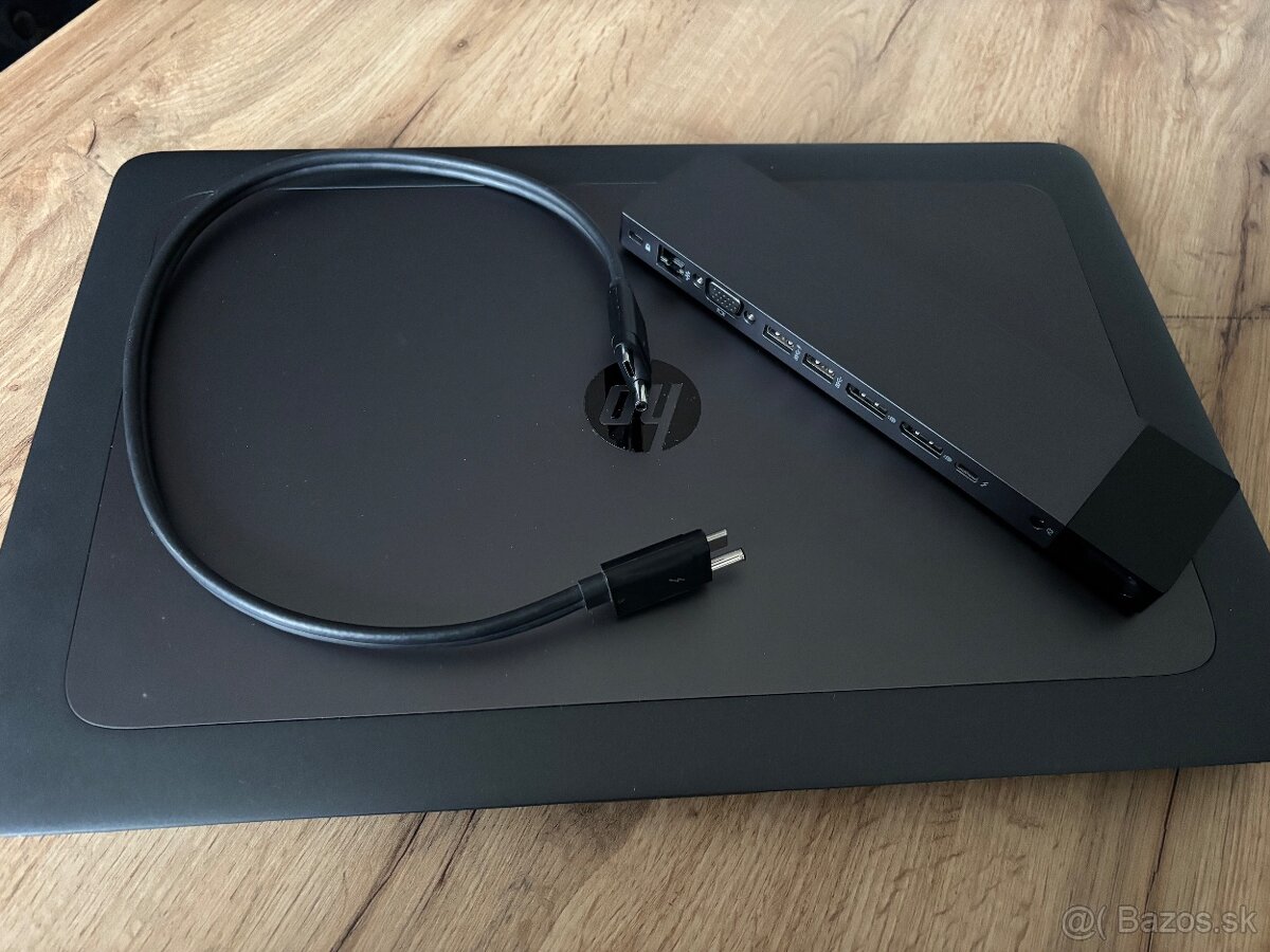 HP ZBook 17 G4 Mobile Workstation s dockovacio stanicou - 2