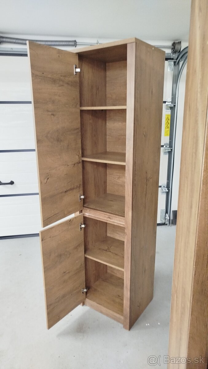 Skriňa / šatník - 2