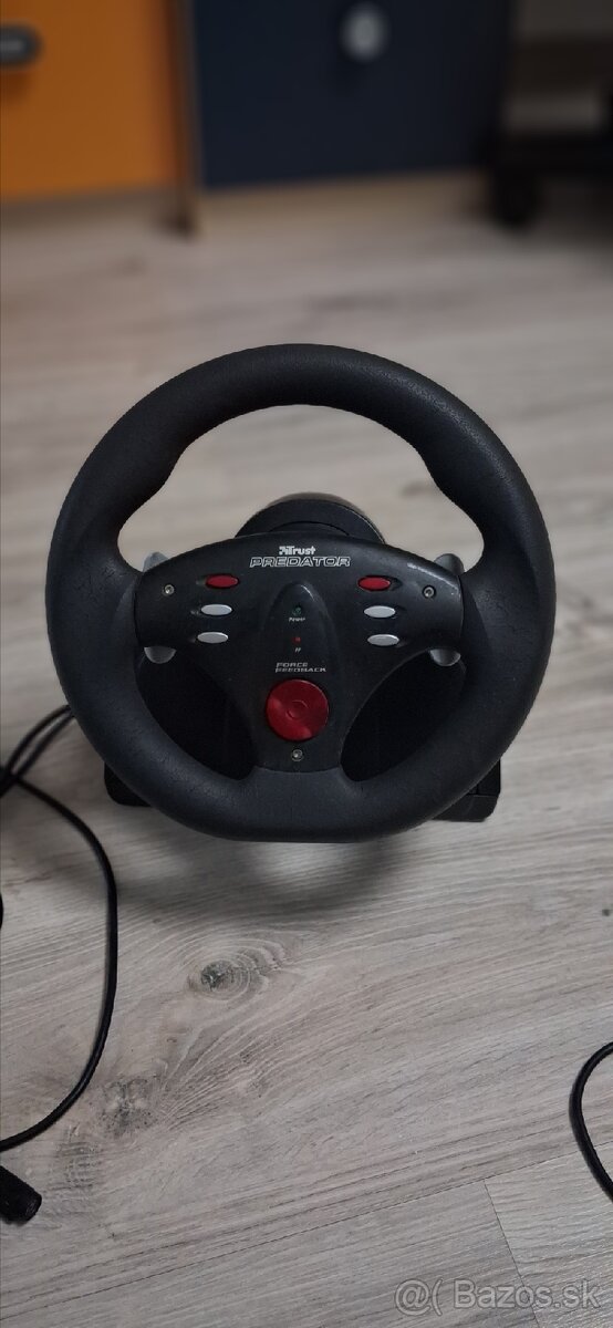 Trust Predator Racing Wheel + pedále – 25 € - 2