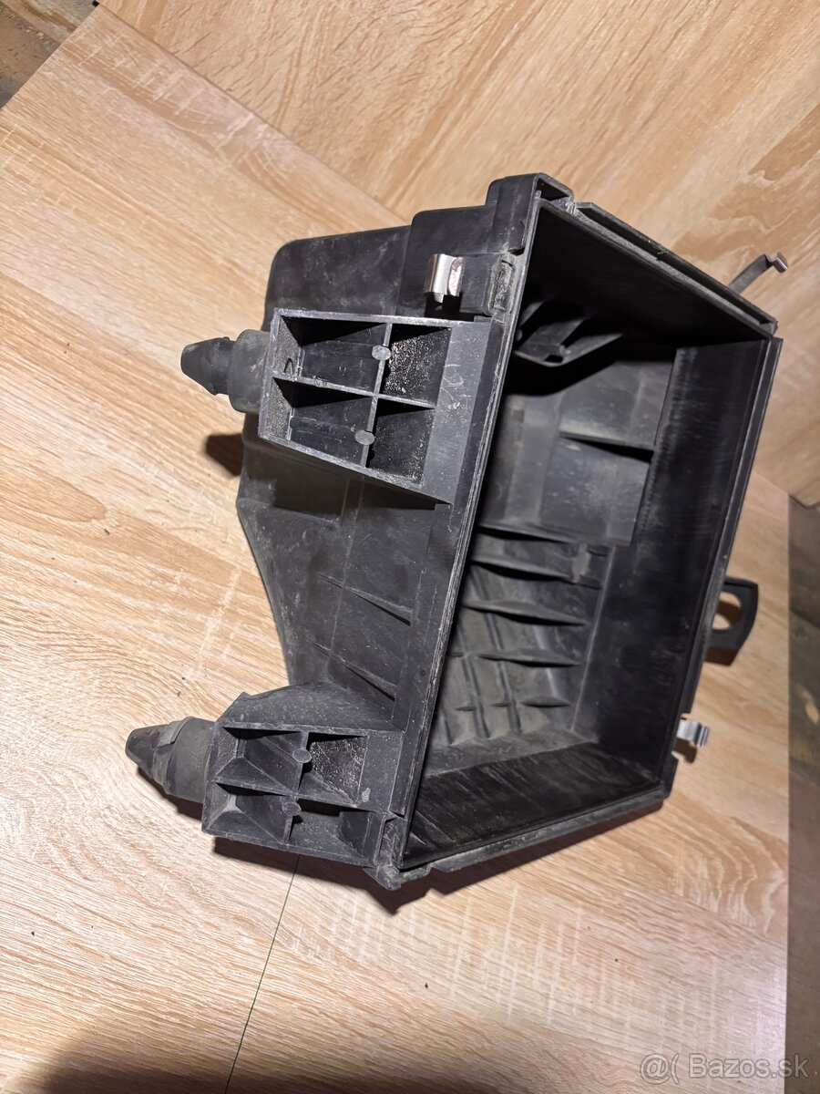 Spodok airboxu Audi A4 B5 1.9 TDi - 2