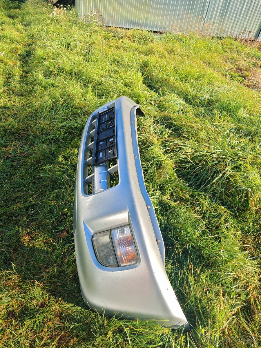 Predám kompletný predný nárazník Toyota rav4 predfacelift - 2