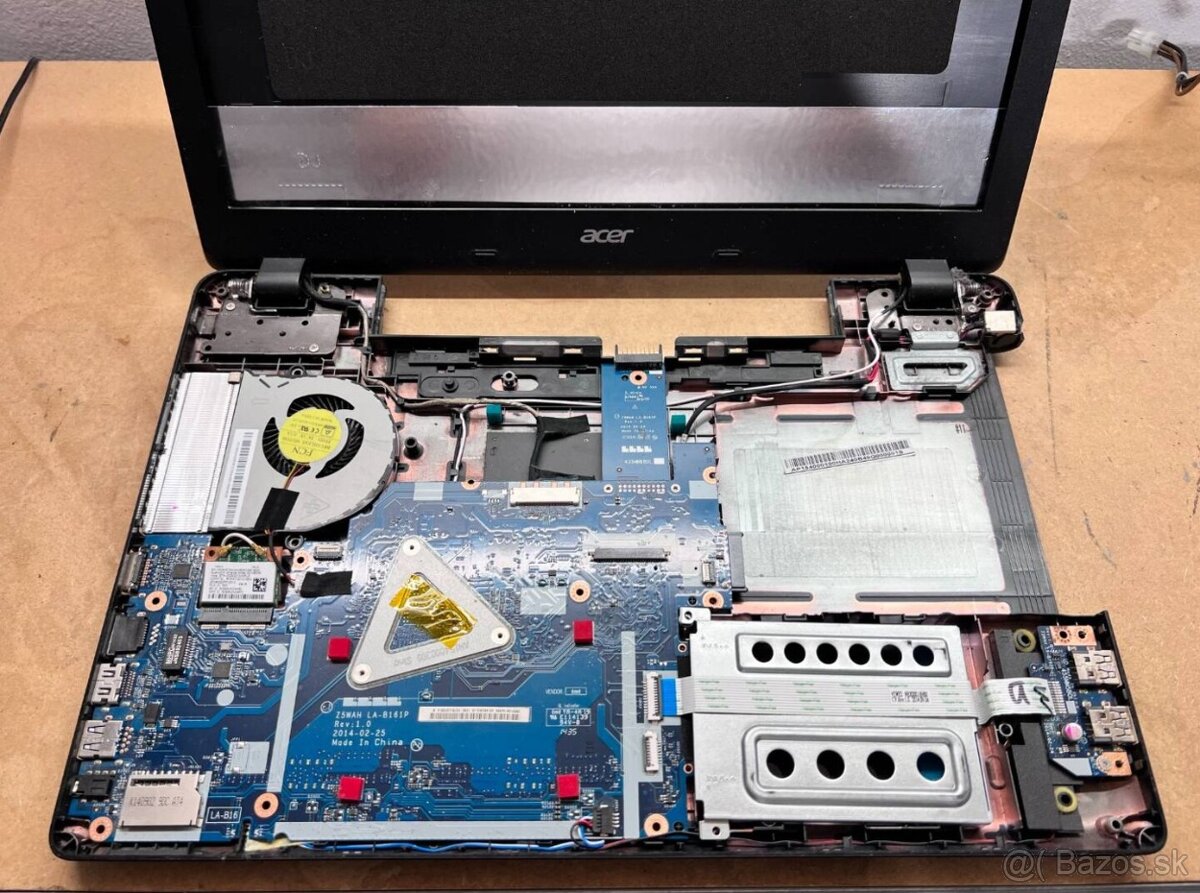 Predám pokazený notebook na náhradné diely zn.Acer E5-571 - 2