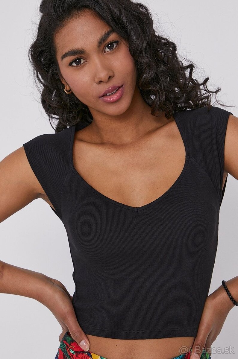 krátke topy vel. UNI - 2