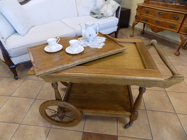 Servírovací stolík s táckou - 2