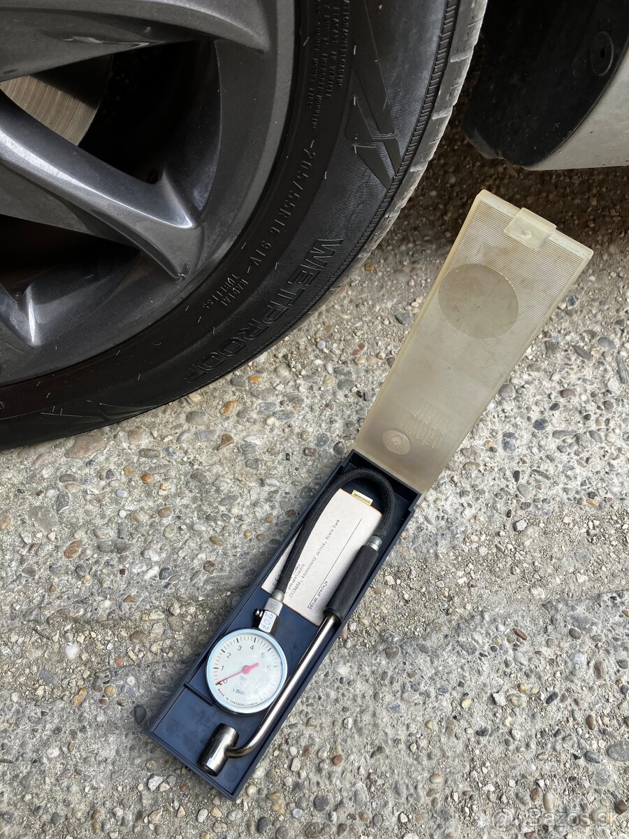 Tlakomer manometer - 2